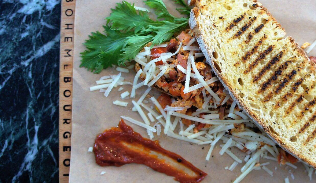 Brunch time: Δύο wine bar στρώνουν τραπέζι με εκλεκτές ετικέτες κρασιού (pics)