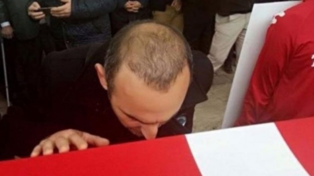 Συγκίνηση! Στην κηδεία του Σουλεϊμάνογλου ο Λεωνίδης