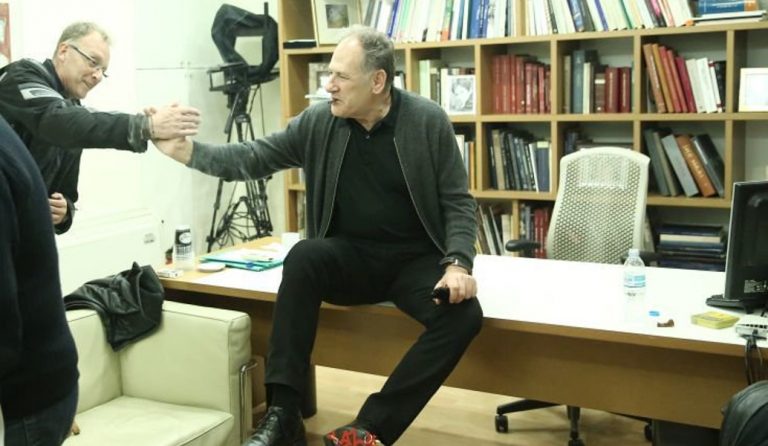 Με πούρο πανηγυρίζει ο Λαλιώτης την εκλογή Γεννηματά – Ειρωνείες περί “νέων αγωνιστών” από τον Ψαριανό