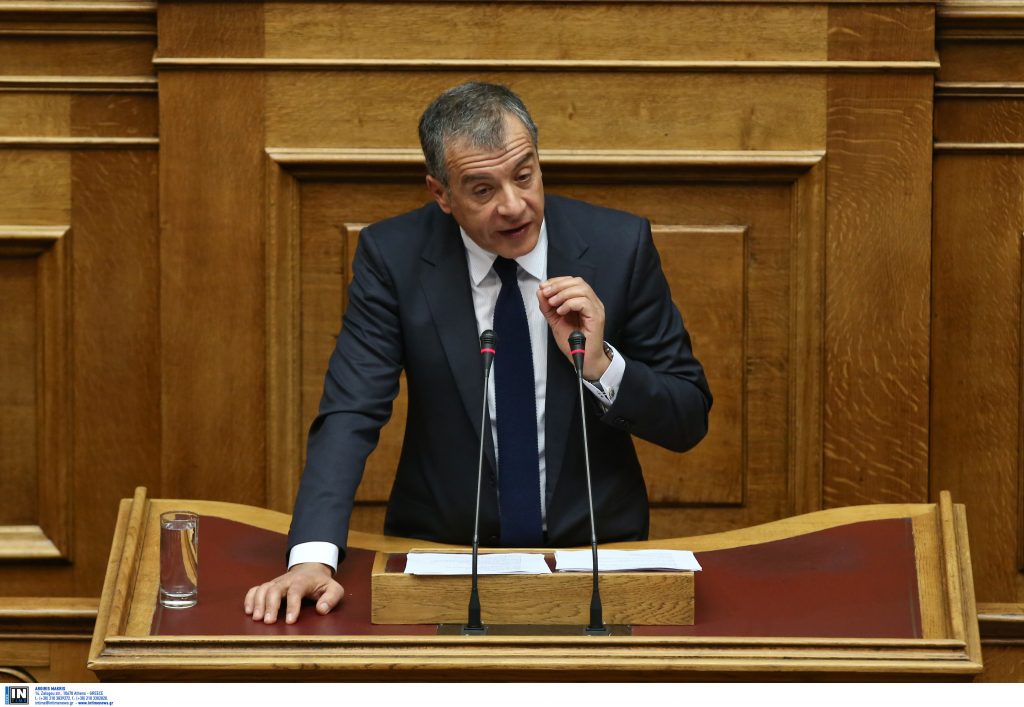 Θεοδωράκης: Η λύση του Μακεδονικού είναι προς το συμφέρον της Ελλάδας