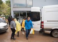 ΝΔ: Μοίρασε αγαθά στους πληγέντες από τις φονικές πλημμύρες στη δυτική Αττική