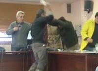 Μάνδρα: Ξύλο μεταξύ δημοτικών συμβούλων, με αιτία τις πλημμύρες  (vid