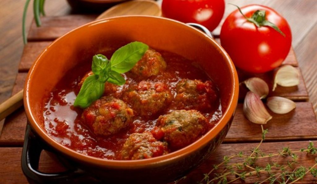 Κεφτεδάκια κοκκινιστά, σαν της γιαγιάς