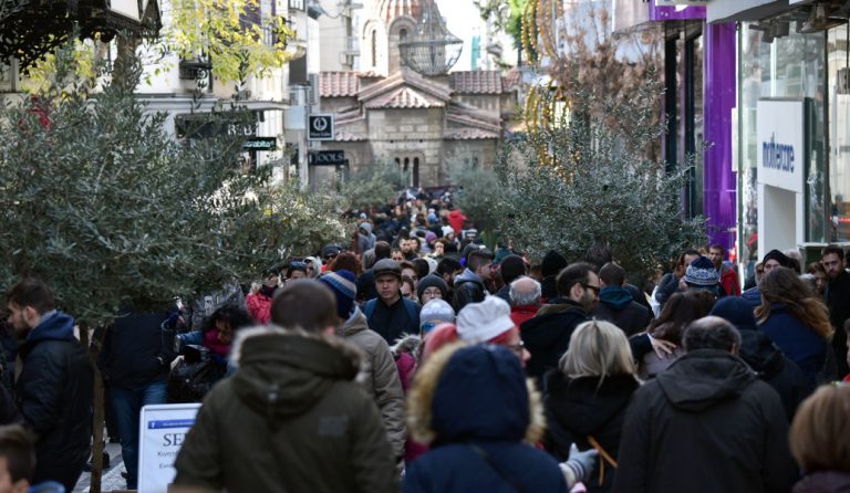 Εορταστικό ωράριο καταστημάτων: Πώς λειτουργούν σήμερα και την Κυριακή