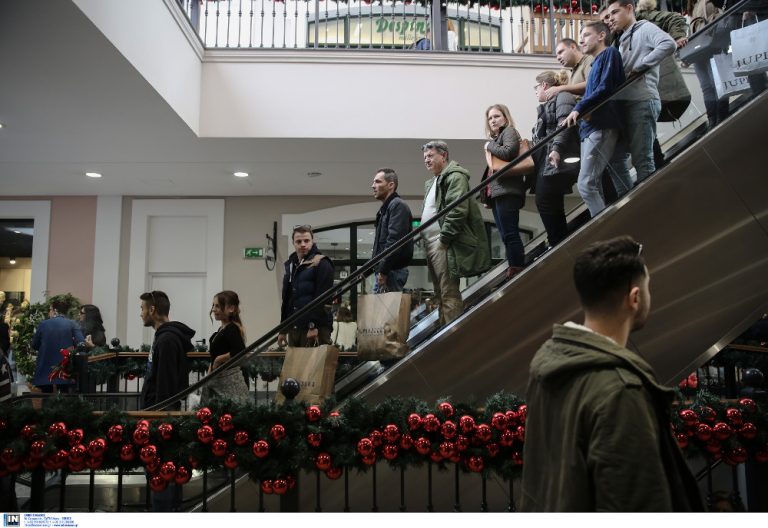 ΕΣΕΕ: 1,59 δισεκατομμύρια ευρώ στην αγορά από το δώρο των Χριστουγέννων