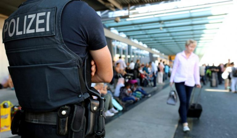 Υπουργείο Προστασίας του Πολίτη: Δυσφορία για τους ελέγχους σε Έλληνες πολίτες στη Γερμανία