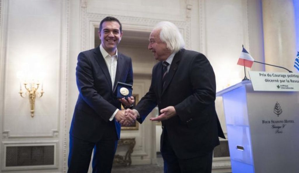 Αλέξης Τσίπρας στο Παρίσι: Το βραβείο Πολιτικού Σθένους ανήκει στον ελληνικό λαό (pics)