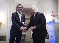 Αλέξης Τσίπρας στο Παρίσι: Το βραβείο Πολιτικού Σθένους ανήκει στον ελληνικό λαό (pics)