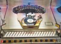 Η ιστορία του Jukebox – Η πρώτη του μέρα, ο δημιουργός του και η ονομασία του