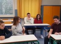 Έλληνες μαθητές στη Γερμανία καταγγέλλουν: “Κλείνουν τα σχολεία μας” (vid)