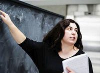 Κέντρο για το Σύμπαν: Μια Ελληνίδα φυσικός στη διοίκησή του