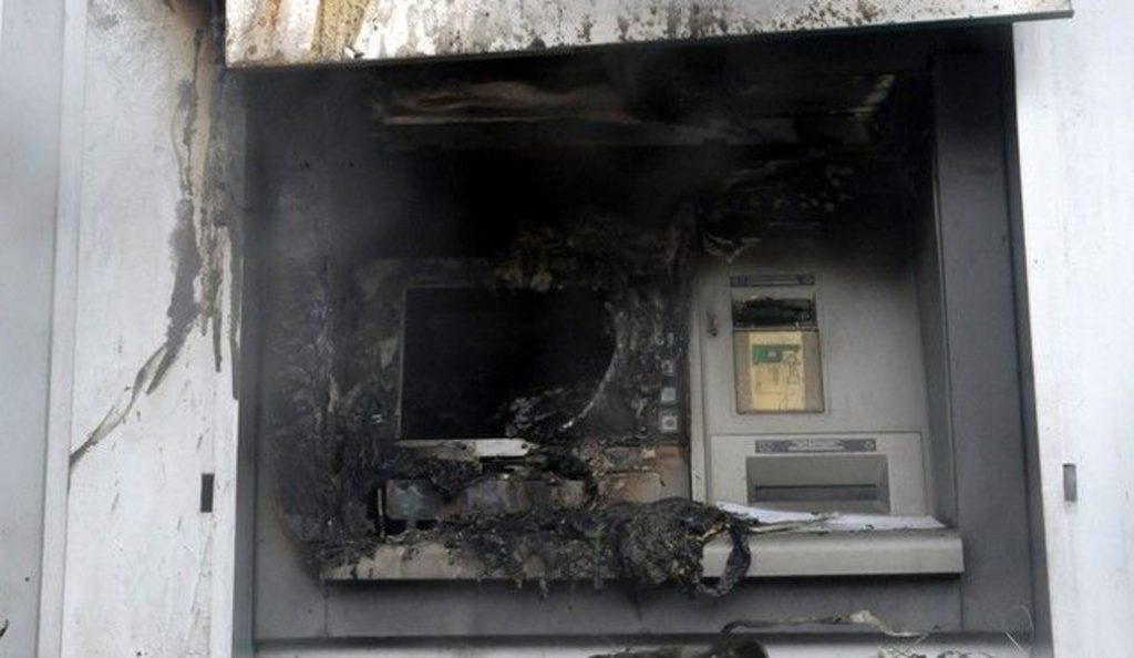 Καλύβια: Έκρηξη σε ΑΤΜ – Οι δράστες απέσπασαν χρήματα
