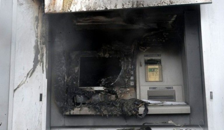Καλύβια: Έκρηξη σε ΑΤΜ – Οι δράστες απέσπασαν χρήματα