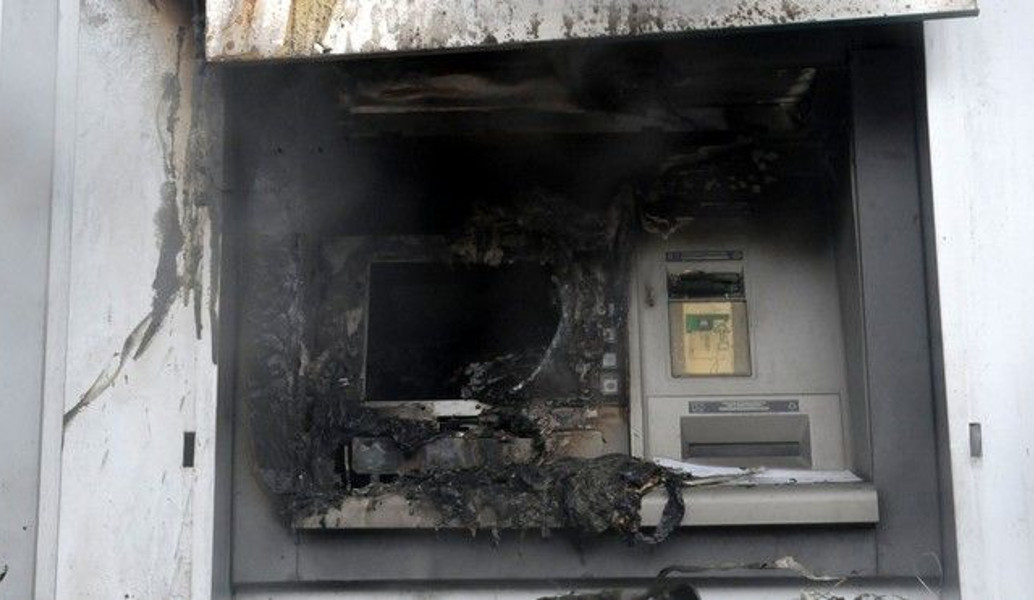Καλύβια: Έκρηξη σε ΑΤΜ – Οι δράστες απέσπασαν χρήματα