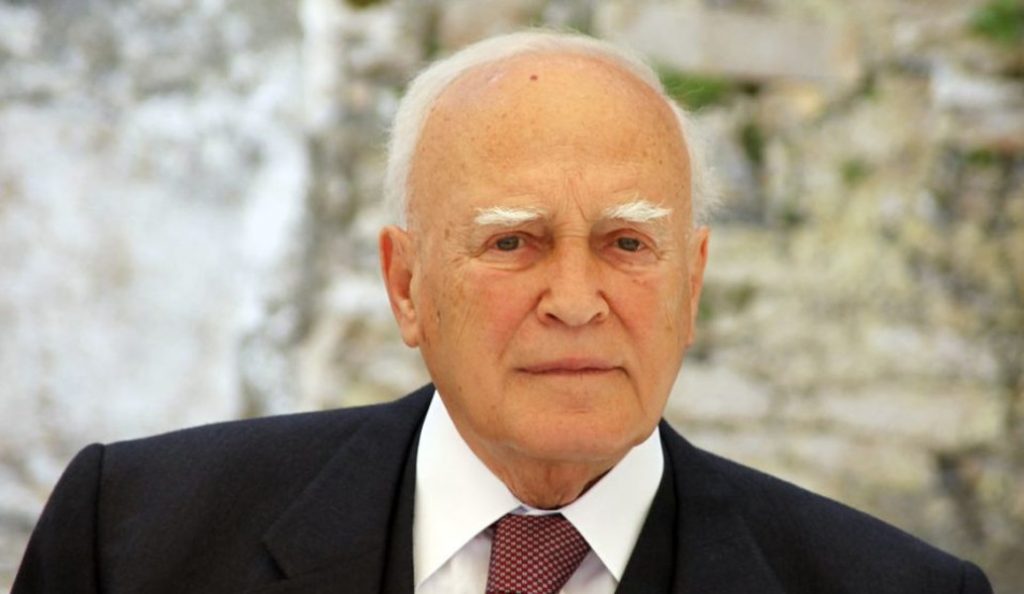 Κάρολος Παπούλιας: Χειρουργήθηκε με κάταγμα στο ισχίο