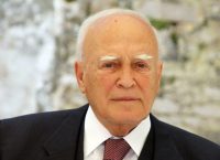 Κάρολος Παπούλιας: Χειρουργήθηκε με κάταγμα στο ισχίο