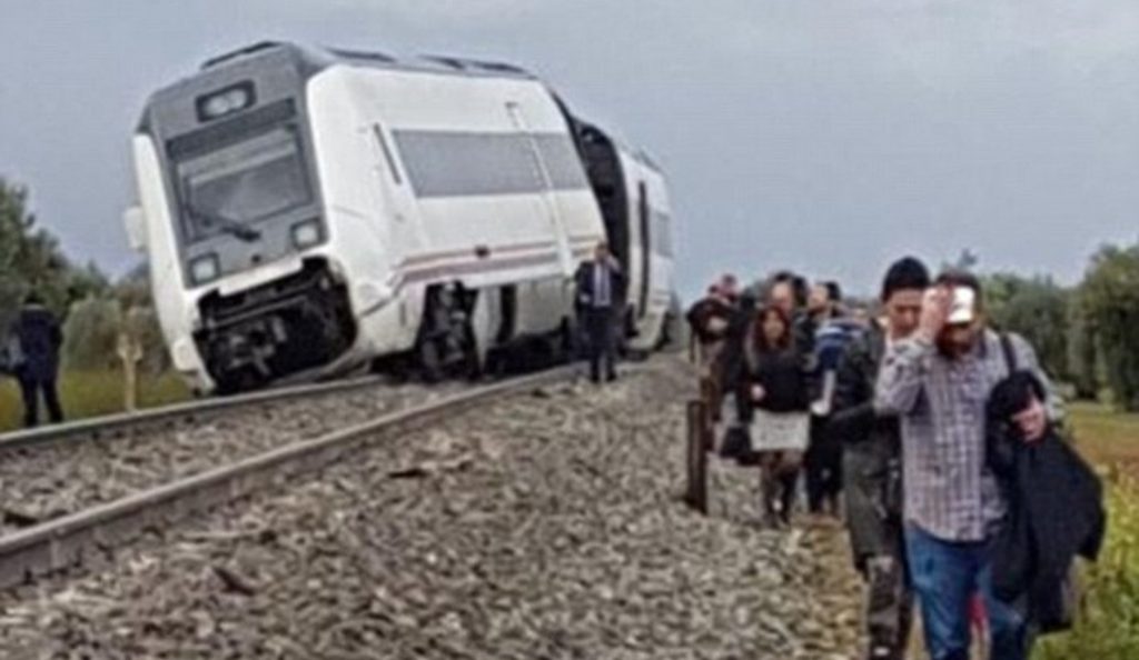 Ισπανία: Εκτροχιασμός τρένου στην Ανδαλουσία – 21 τραυματίες  (pics)