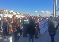 Υπουργείο Παιδείας: Φοιτητές σκαρφάλωσαν στα κάγκελα – Χρήση χημικών από τα ΜΑΤ