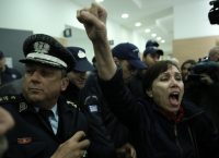 Ειρηνοδικείο: Παρέμβαση της Εισαγγελίας για τα επεισόδια