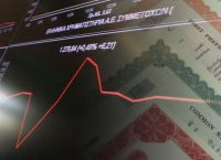 Ελληνικά ομόλογα: Μειώθηκαν οι αποδόσεις μετά την αναβάθμιση από την S&P