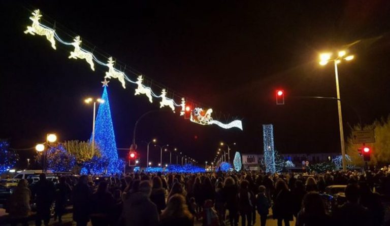 Δήμος Βόλου: Φαντασμαγορική η έναρξη του εορταστικού προγράμματος για τα Χριστούγεννα (vid)