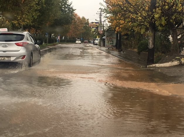 Agriniopress: Κομμένη στη μέση η Αιτωλοακαρνανία – Προβλήματα σε Μακρυνεία, Παραβόλα, Μεσολόγγι