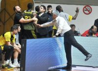 Απίστευτος καυγάς του Πέτγουεϊ με οπαδούς του Αρη την ώρα του αγώνα