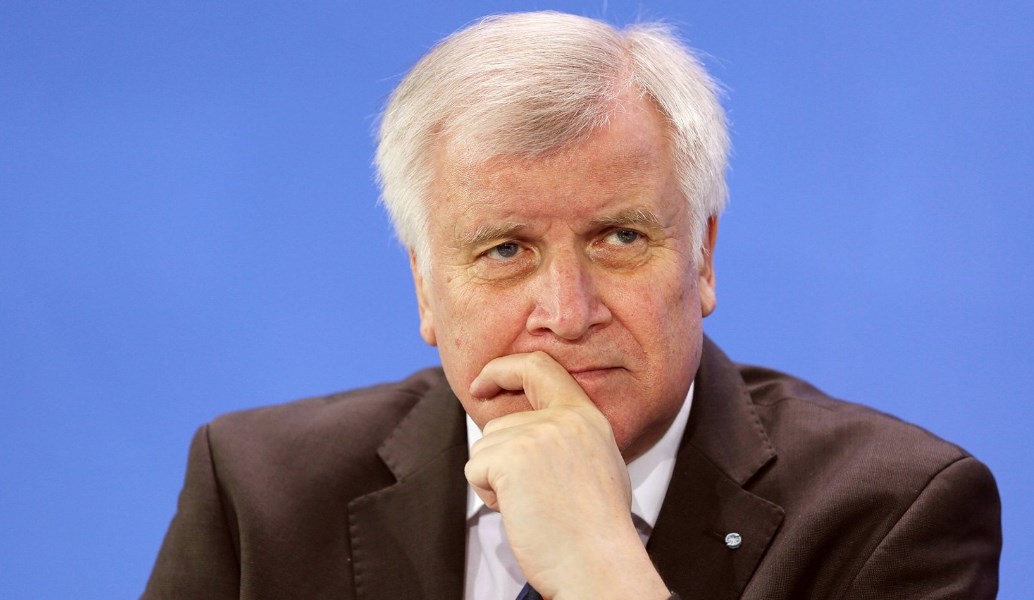 Γερμανία: Ο Χορστ Ζεεχόφερ δεν θα είναι ξανά υποψήφιος για την πρωθυπουργία της Βαυαρίας