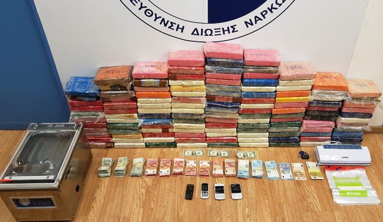 Βάρκιζα: Οι πρώτες φωτογραφίες από τα 135 κιλά κοκαΐνης (pics)