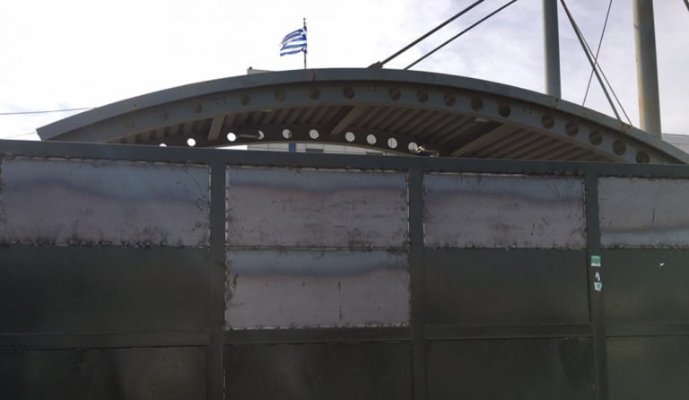 Υπουργείο Παιδείας: Οχυρό με λαμαρίνες κατά των μαθητικών συγκεντρώσεων (pics)