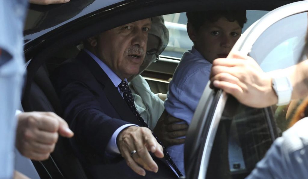 Συνεχίζεται η κατάσταση έκτακτης ανάγκης στην Τουρκία
