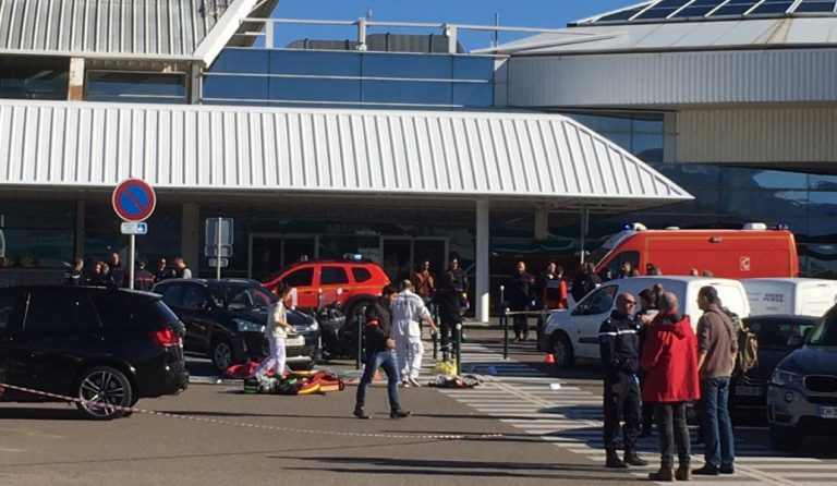 Γαλλία: Πυροβολισμοί σε αεροδρόμιο – Πληροφορίες για νεκρό (pic)