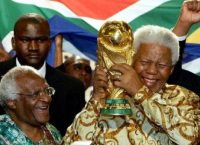 Όταν το ποδόσφαιρο αποχαιρετούσε τον Νέλσον Μαντέλα (pics)