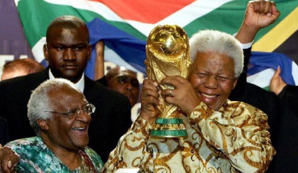 Όταν το ποδόσφαιρο αποχαιρετούσε τον Νέλσον Μαντέλα (pics)