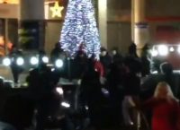 Ολυμπιακός – Γιουβέντους: Πλάνα από τα επεισόδια έξω από το “Γεώργιος Καραϊσκάκης” (vid)