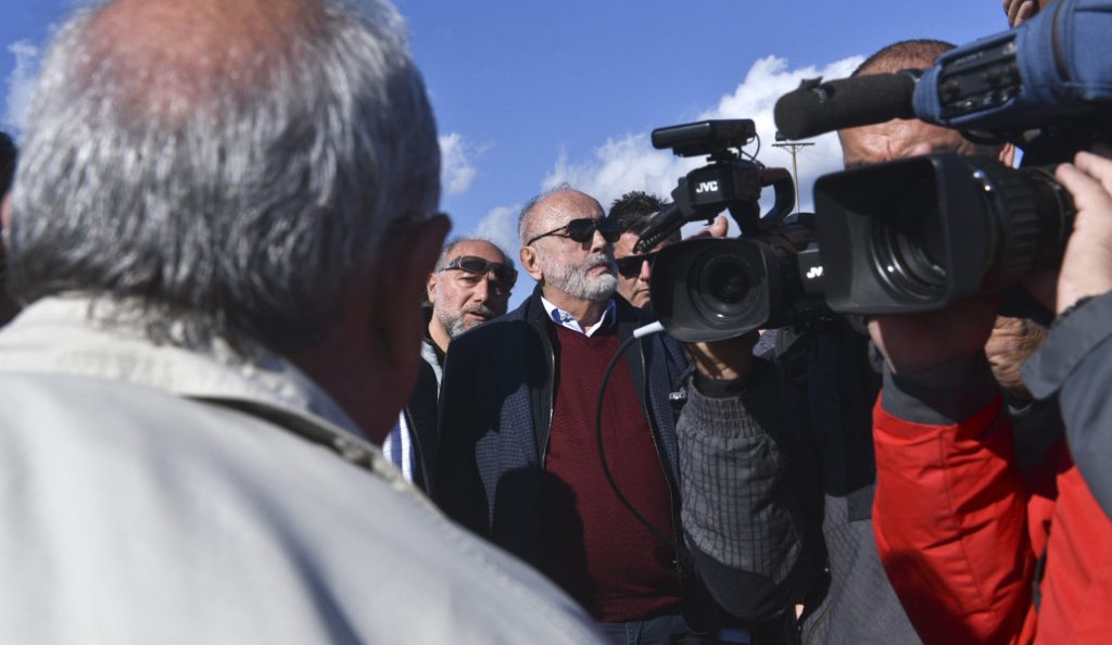 Παναγιώτης Κουρουμπλής μετά την απορρύπανση στο Σαρωνικό: Παραδίδουμε τις παραλίες πιο καθαρές από ό,τι ήταν