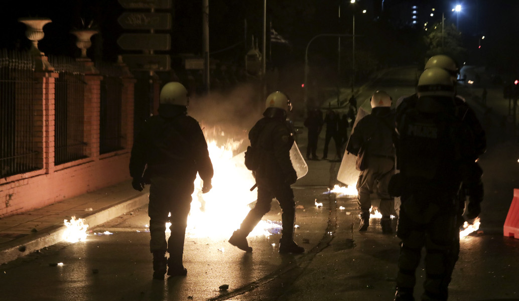 Θεσσαλονίκη: Επεισόδια στην πορεία μνήμης για τον Αλέξη Γρηγορόπουλο (pics & vid)
