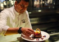 Hilton Αθηνών: Σάς βάζει στο κλίμα των εορτών