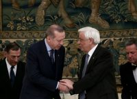 Έπεσαν οι τόνοι στο επίσημο δείπνο προς τιμήν του Ερντογάν (pics)