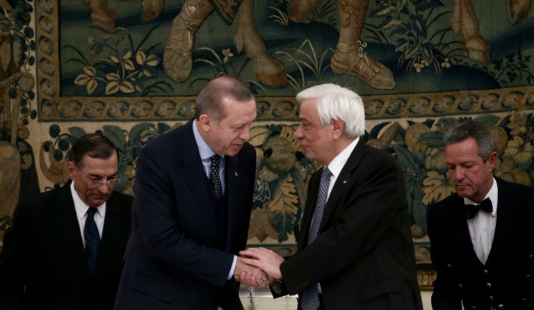 Έπεσαν οι τόνοι στο επίσημο δείπνο προς τιμήν του Ερντογάν (pics)