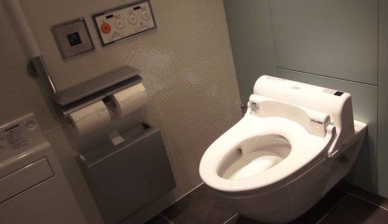 Ιαπωνία: Έφτασαν οι… “έξυπνες” τουαλέτες! (pics & vid)