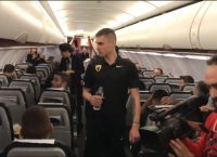 ΑΕΚ: Οι πανηγυρισμοί στο αεροπλάνο της επιστροφής (vid)