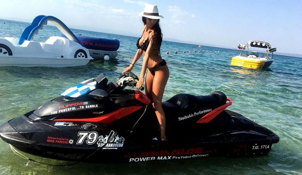 Η καλλονή του… Baywatch της Θεσσαλονίκης ζητά την προσοχή σου (pics)