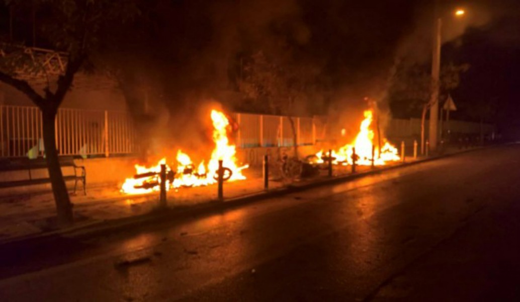 Φωτογραφίες από τα επεισόδια στο Μετς (pics)