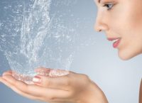 Αφυδάτωση: Τρία σημάδια ότι χρειάζεστε περισσότερο νερό