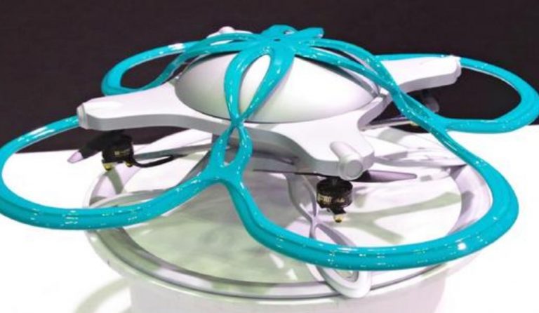 Ιαπωνία: Drone θυμίζει στους εργαζόμενους να πάνε σπίτι (vid)