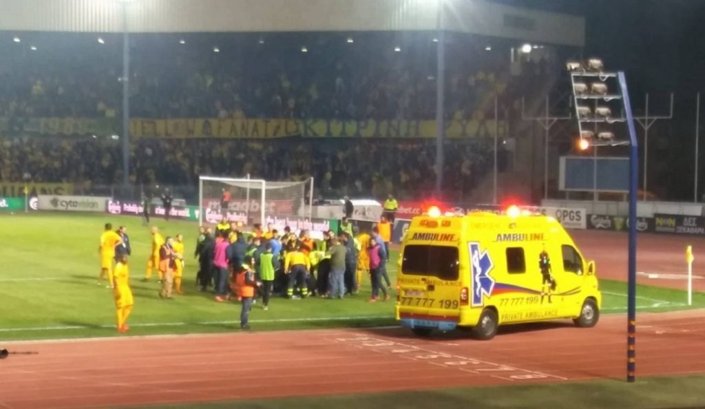 Οπαδοί του ΑΠΟΕΛ τραυμάτισαν ball-boy με κροτίδα! (vid)