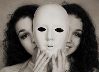 Διπολική διαταραχή: Αυτά είναι τα κυριότερα συμπτώματα