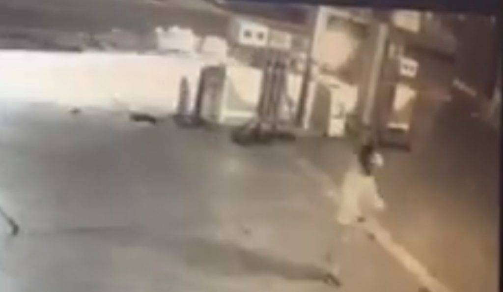 Βίντεο: Οι δράστες στην Ανάβυσσο τοποθετούν τον εκρηκτικό μηχανισμό και φεύγουν