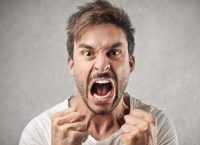 Κρίσεις θυμού: Μπορεί να αποβούν μοιραίες σε ανθρώπους με προβλήματα καρδιάς